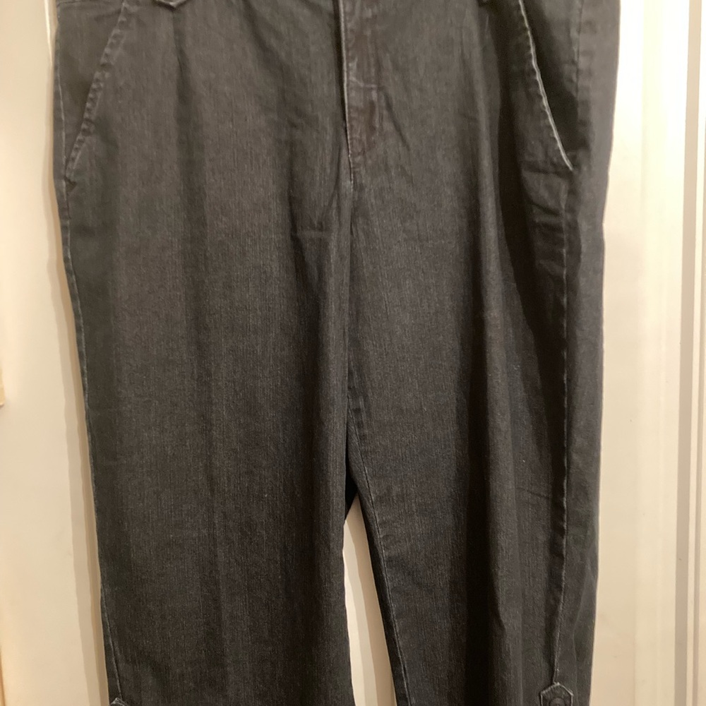Gloria Vanderbilt Women’s Dark Blue Jean Capris cropped